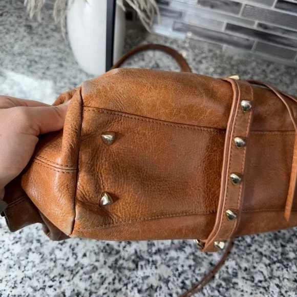 Botkier | Gorgeous Leather Shoulder Bag - Picture 11 of 14